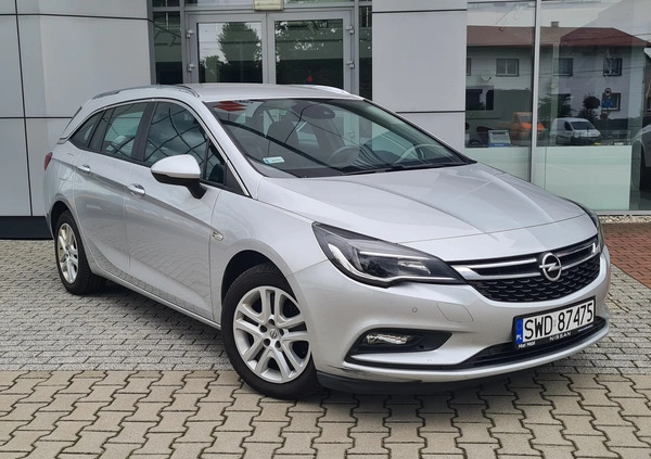 Opel Astra cena 34900 przebieg: 191900, rok produkcji 2016 z Barwice małe 379